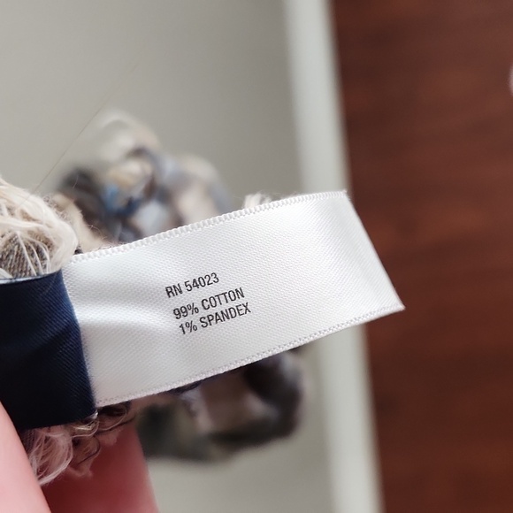 Gap Scarf Summer cotton blend plaid ends tied to form a circle scarf has flaws - Picture 5 of 9